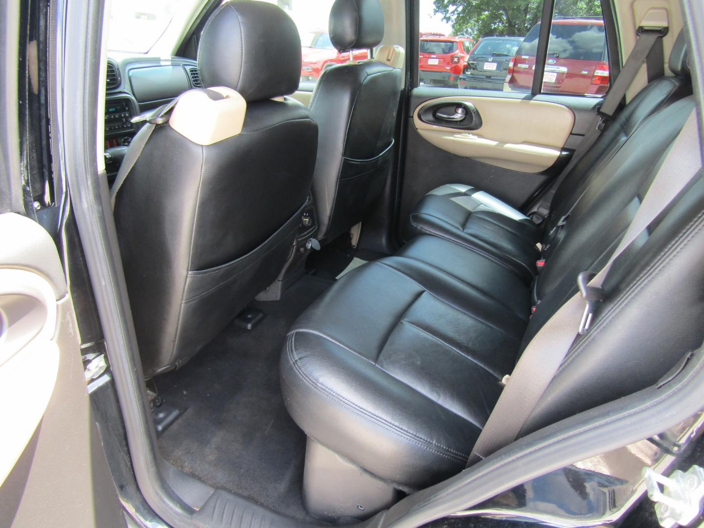 2007 Black /Black Chevrolet TrailBlazer LS1 2WD (1GNDS13S472) with an 4.2L L6 DOHC 24V engine, Automatic transmission, located at 15016 S Hwy 231, Midland City, AL, 36350, (334) 983-3001, 31.306210, -85.495277 - Photo#4